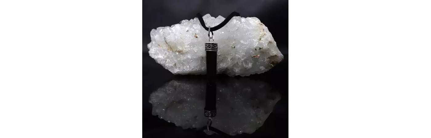 Black onyx pendant sued lather necklace